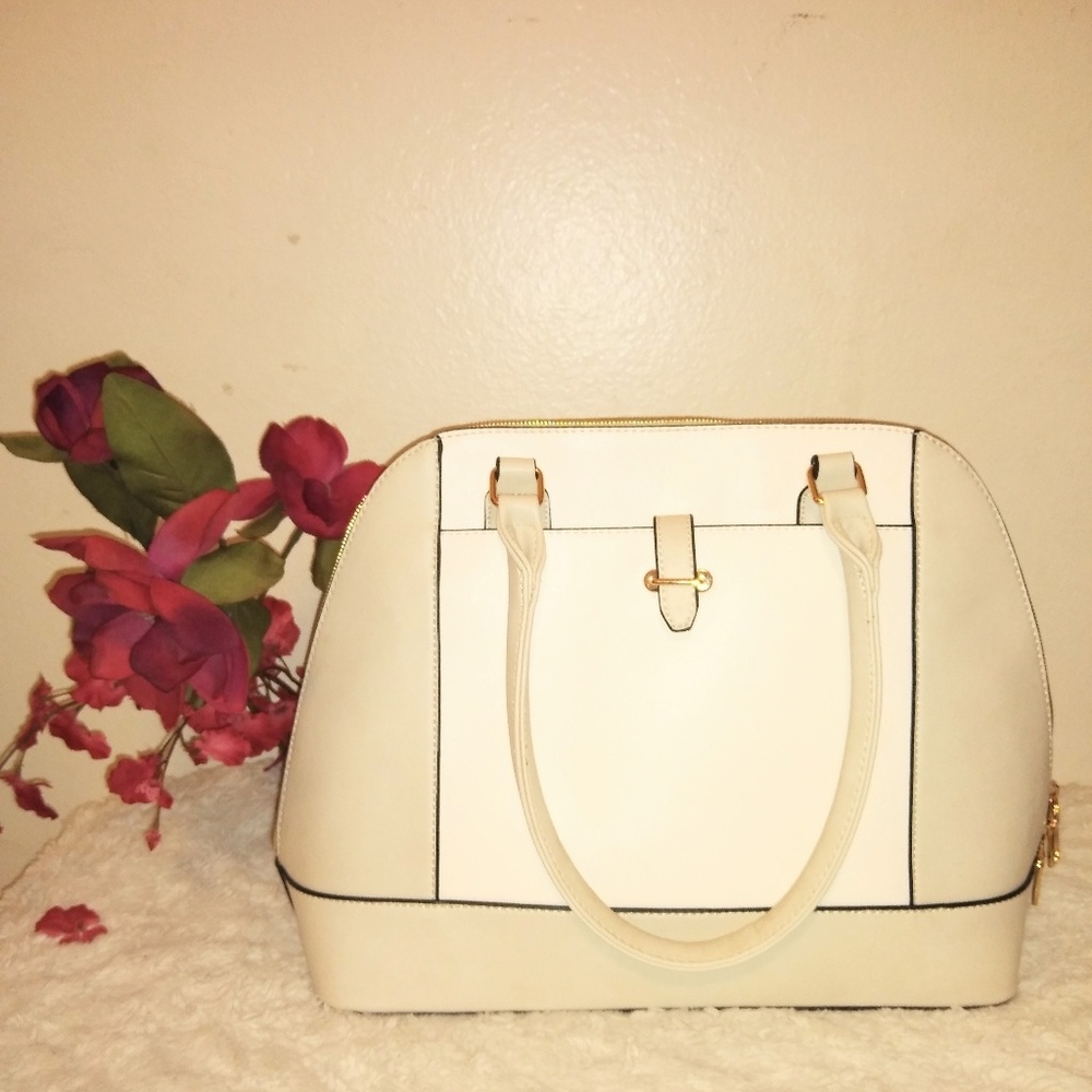 Brand New🔥Cream Cato's Hand bag